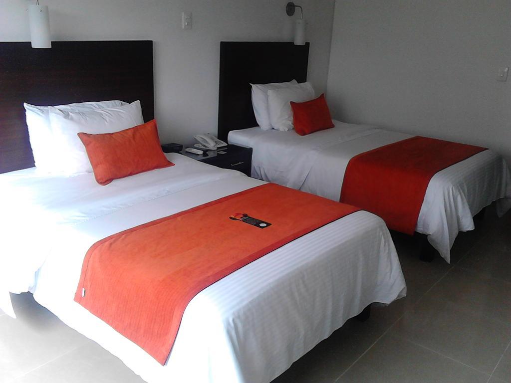 Hotel Pinares Plaza Pereira Exterior photo
