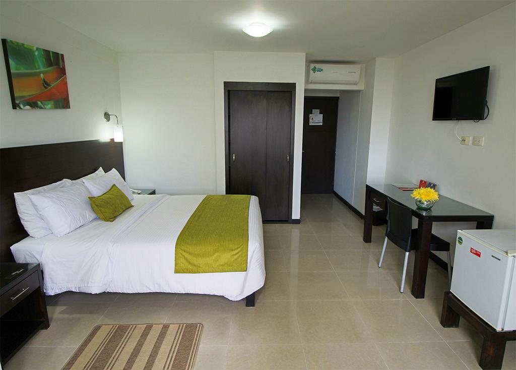 Hotel Pinares Plaza Pereira Exterior photo
