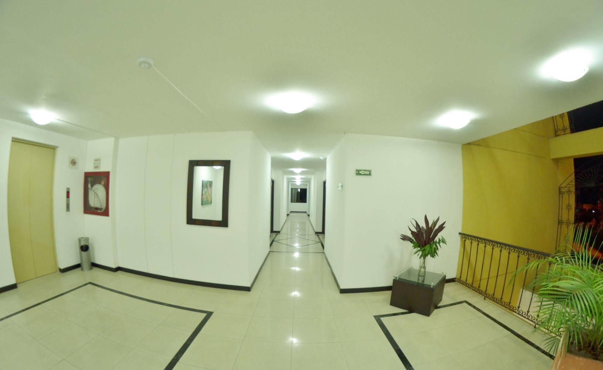 Hotel Pinares Plaza Pereira Exterior photo